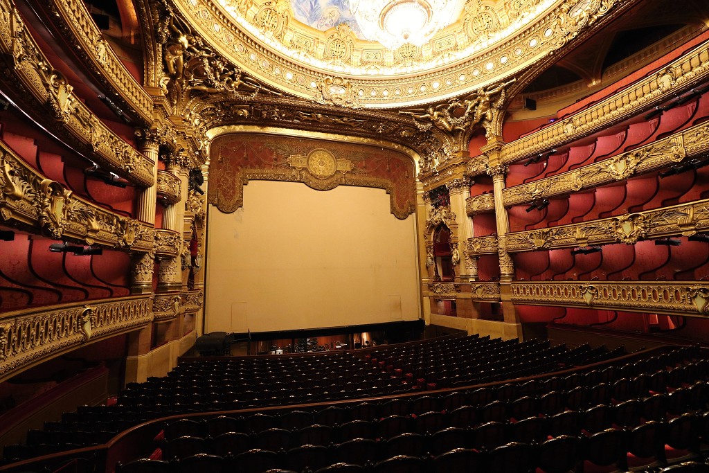 parijs france frankrijk eifeltoren basilique du Sacre coeur Arc de Triomphe Opera Garnier paris place concorde notre dame kathedraal kerk louvre museum basiliek